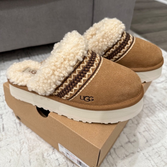 New ugg size us 6 - Picture 3 of 6